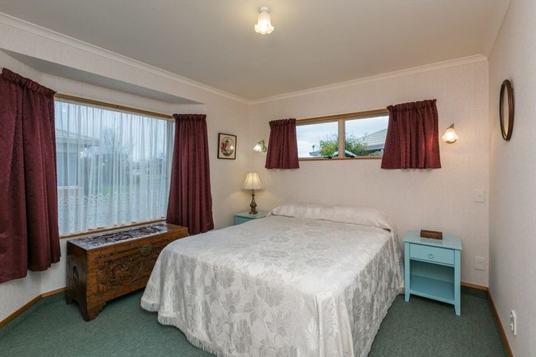 Photo of property in 18b Knightsbridge Place, Taradale, Napier, 4112