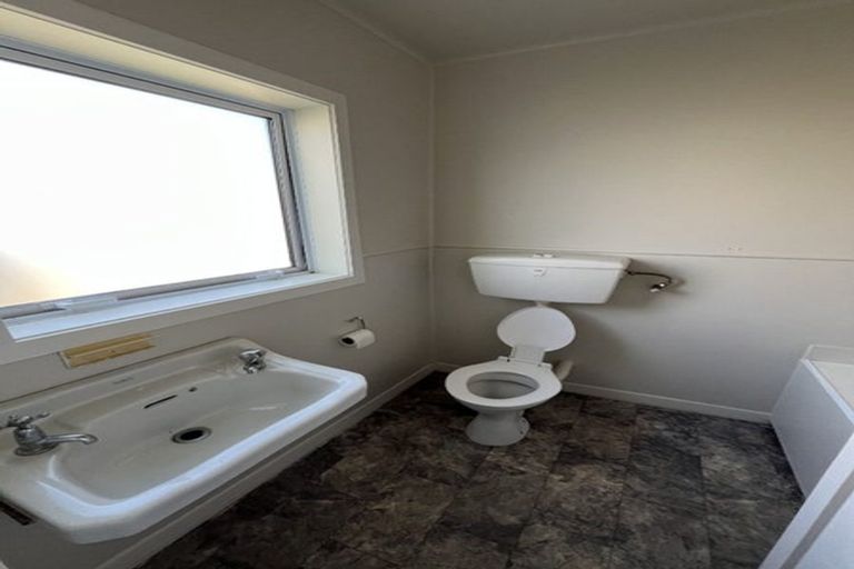 Photo of property in 32 Cutten Street, South Dunedin, Dunedin, 9012