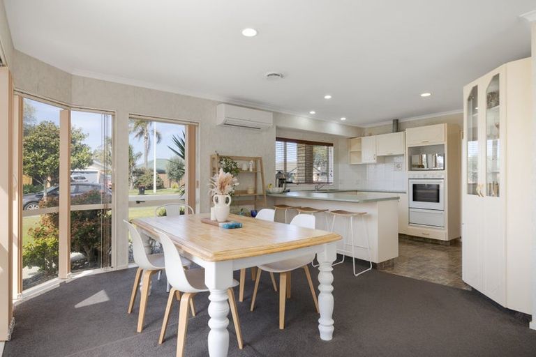 Photo of property in 16 Sandhurst Drive, Papamoa Beach, Papamoa, 3118