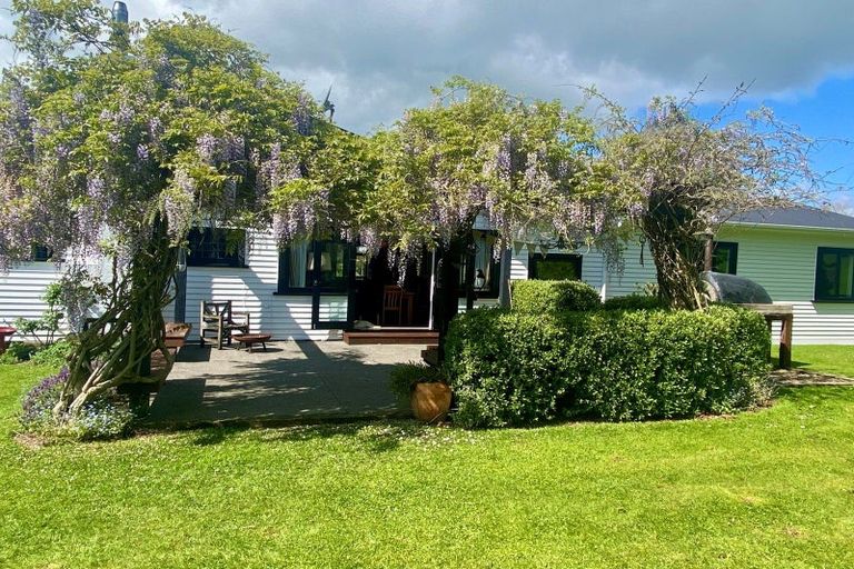 Photo of property in 82 Tikorangi Road, Tikorangi, Waitara, 4383