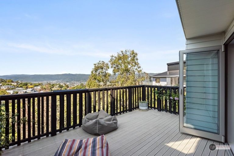 Photo of property in 37 Pekanga Road, Normandale, Lower Hutt, 5010