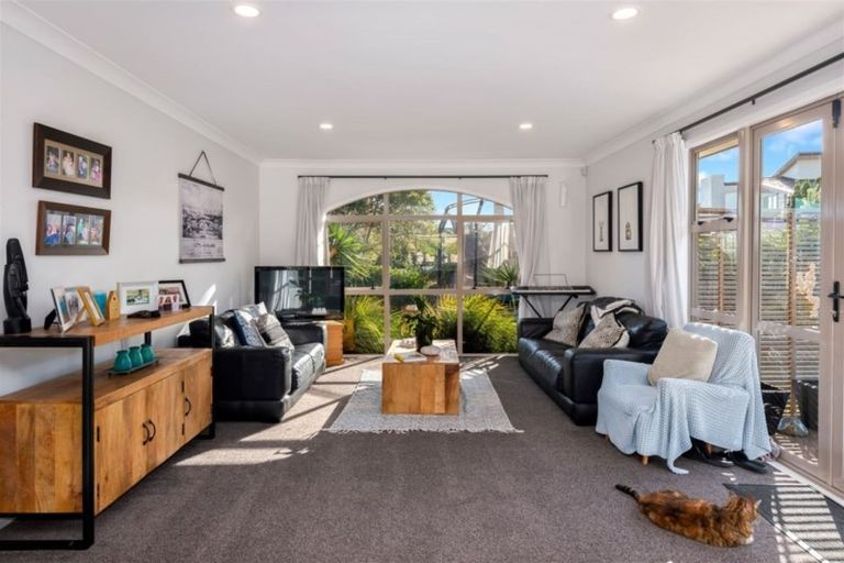 Photo of property in 17 Dunloy Place, East Tamaki Heights, Auckland, 2016