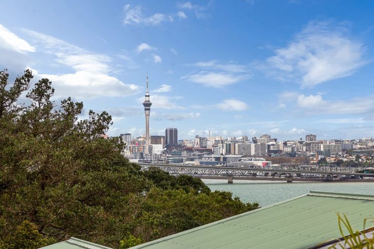 Photo of property in 1/26 Tizard Road, Birkenhead, Auckland, 0626