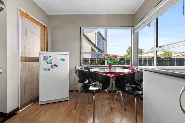 Photo of property in 2/114 Clevedon Road, Papakura, 2110