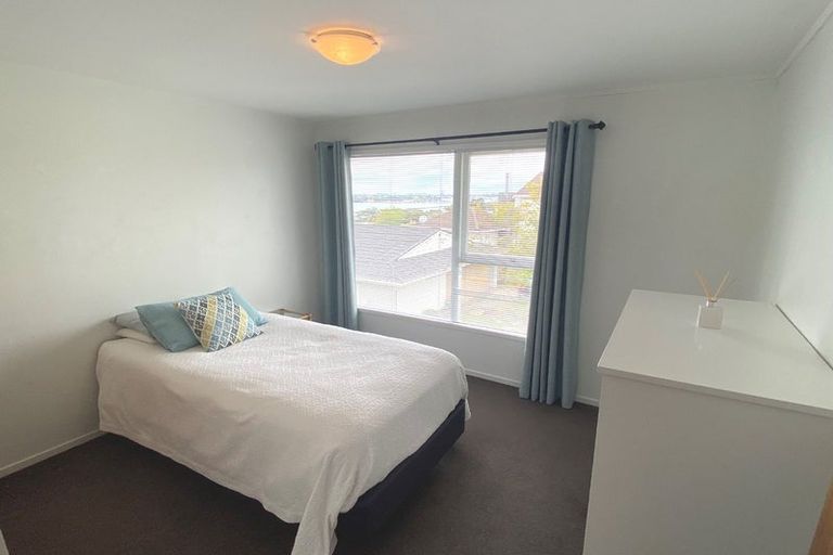 Photo of property in 3/111 Sylvan Avenue, Northcote, Auckland, 0627