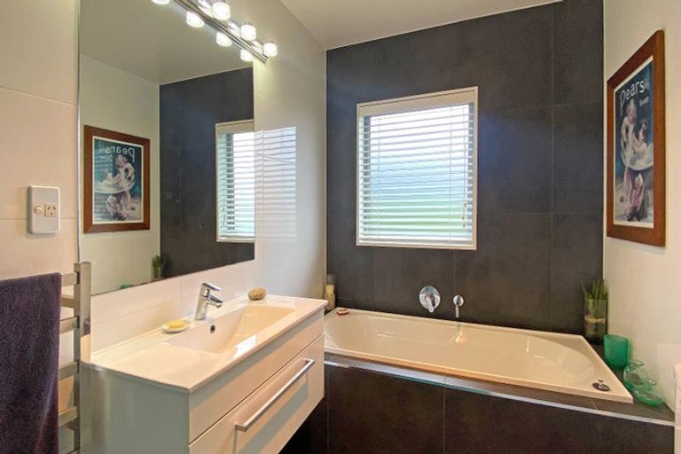 Photo of property in 9 Ruth Craig Place, Stanmore Bay, Whangaparaoa, 0932