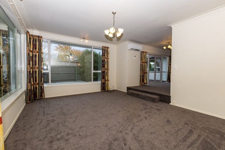 Photo of property in 21 Camelia Place, Islington, Christchurch, 8042