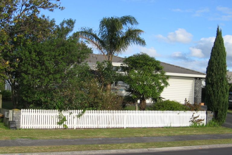 Photo of property in 10 Lakeside Drive, Orewa, 0931