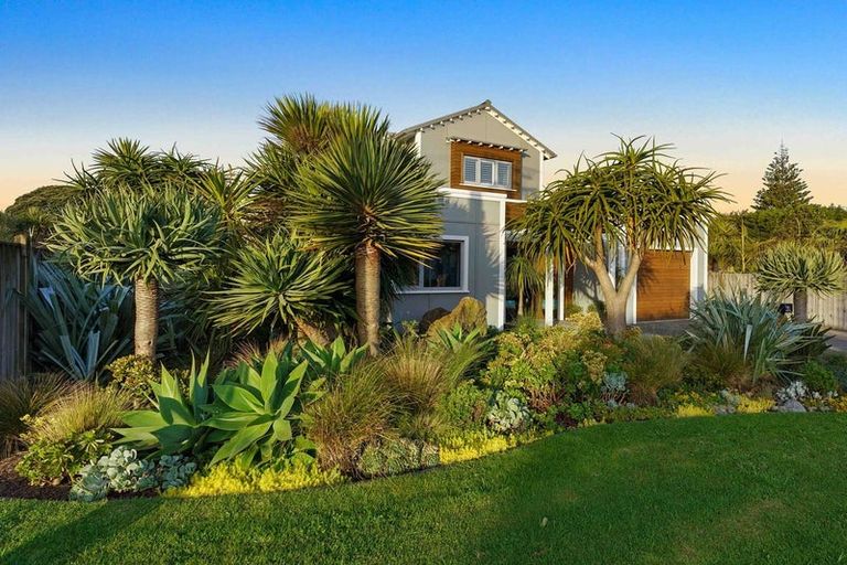 Photo of property in 31 Rauparaha Street, Waikanae Beach, Waikanae, 5036