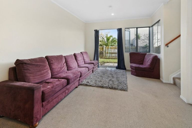 Photo of property in 35 Stephen Avenue, Henderson, Auckland, 0610