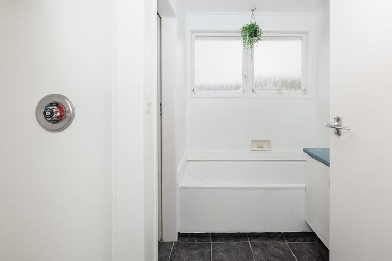 Photo of property in 19 Halswell Crescent, Westbrook, Palmerston North, 4412