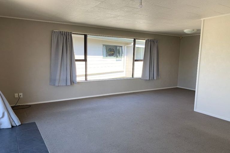 Photo of property in 1/35 D'oyly Drive, Stanmore Bay, Whangaparaoa, 0932