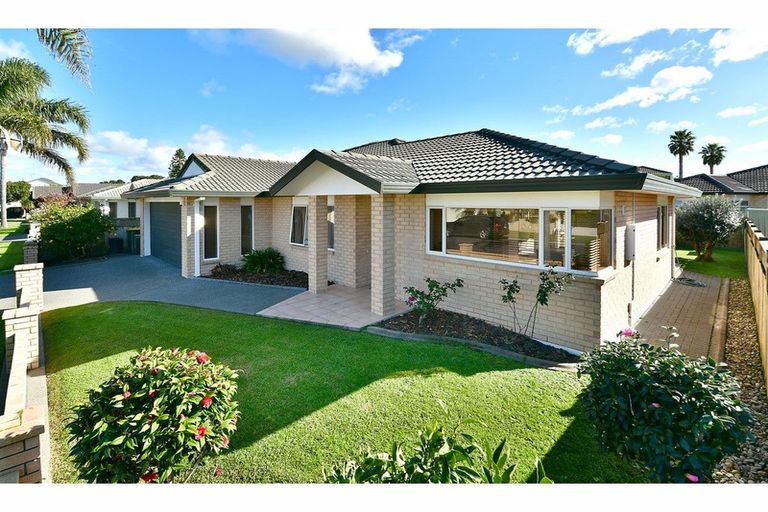 Photo of property in 16 Dan Tori Place, Orewa, 0931