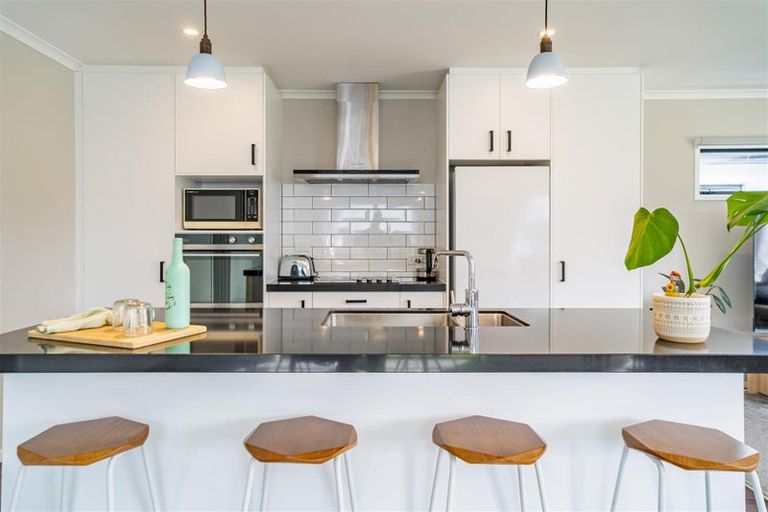 Photo of property in 36 Te Kaeaea Crescent, Wallaceville, Upper Hutt, 5018