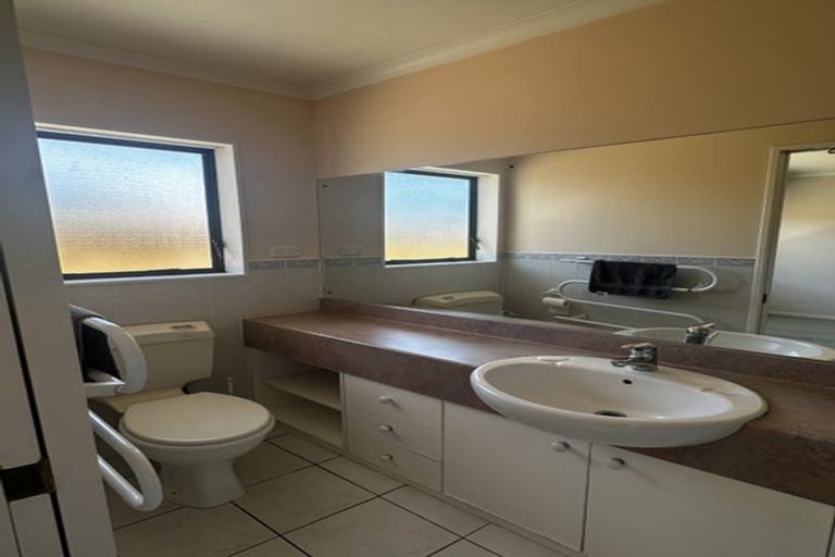 Photo of property in 1/47 Carnoustie Drive, Wattle Downs, Auckland, 2103