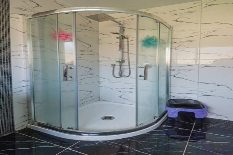 Photo of property in 5 Sherpa Place, Massey, Auckland, 0614
