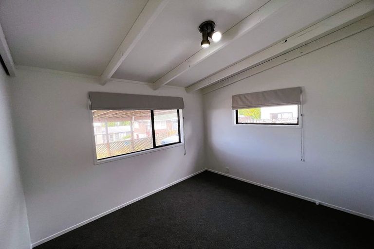 Photo of property in 1/537 Glenfield Road, Glenfield, Auckland, 0629