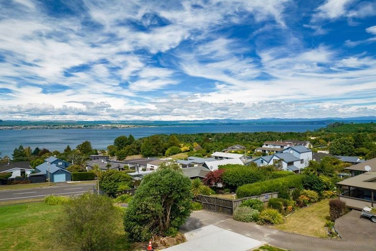 Photo of property in 102 Wakeman Road, Acacia Bay, Taupo, 3330