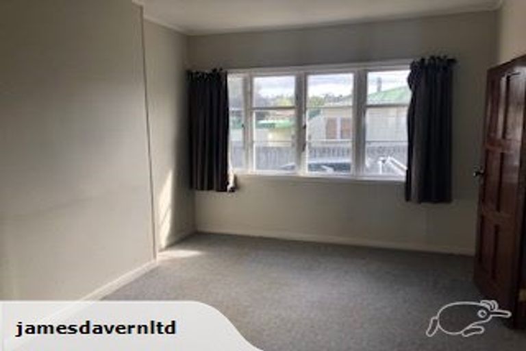 Photo of property in 192 Rathgar Road, Henderson, Auckland, 0610