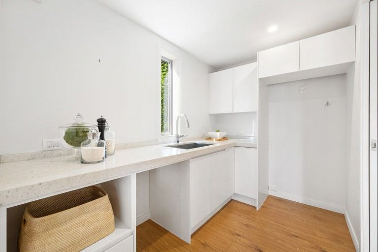 Photo of property in 27 Shelly Beach Parade, Cockle Bay, Auckland, 2014