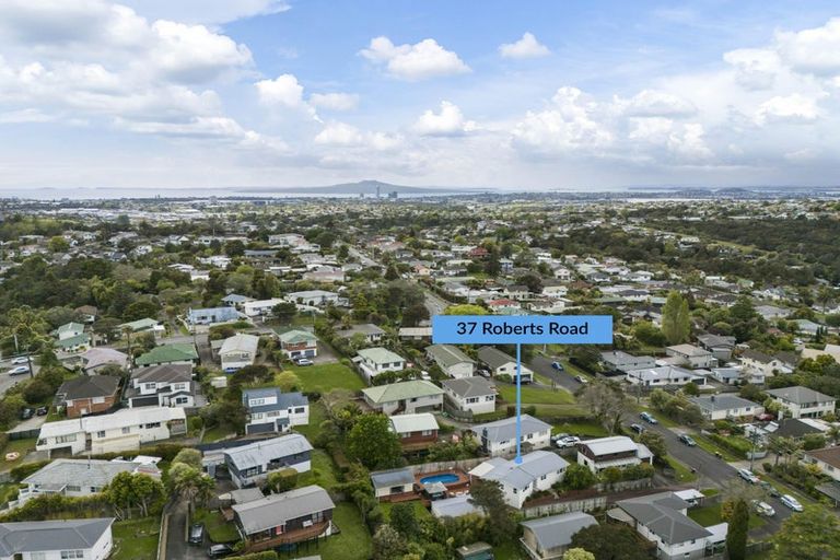 Photo of property in 1/37 Roberts Road, Glenfield, Auckland, 0629