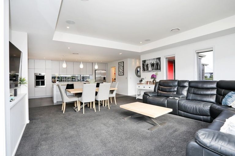 Photo of property in 28 Northside Drive, Waikiwi, Invercargill, 9810