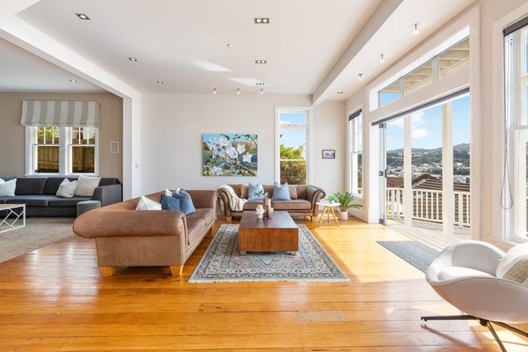 Photo of property in 17 Austin Street, Mount Victoria, Wellington, 6011