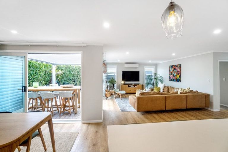 Photo of property in 48a Amorino Drive, Red Beach, 0932