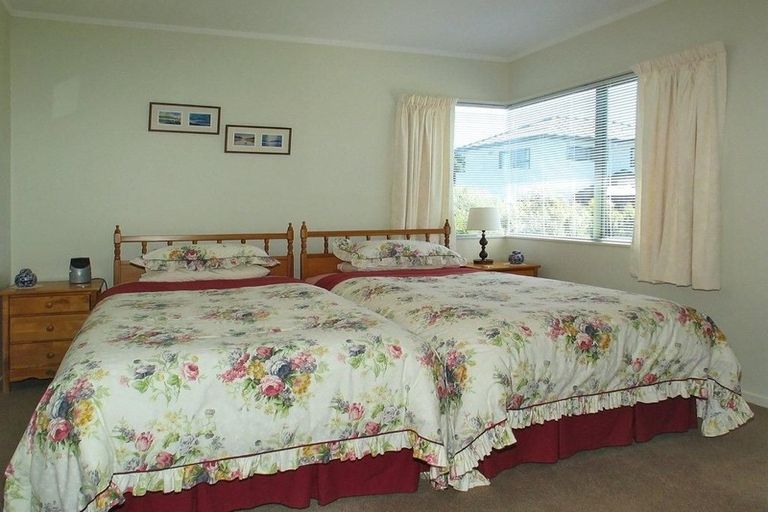 Photo of property in 5 Padstow Place, Camborne, Porirua, 5026