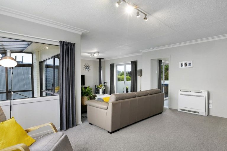 Photo of property in 127 Larnach Road, Vauxhall, Dunedin, 9013