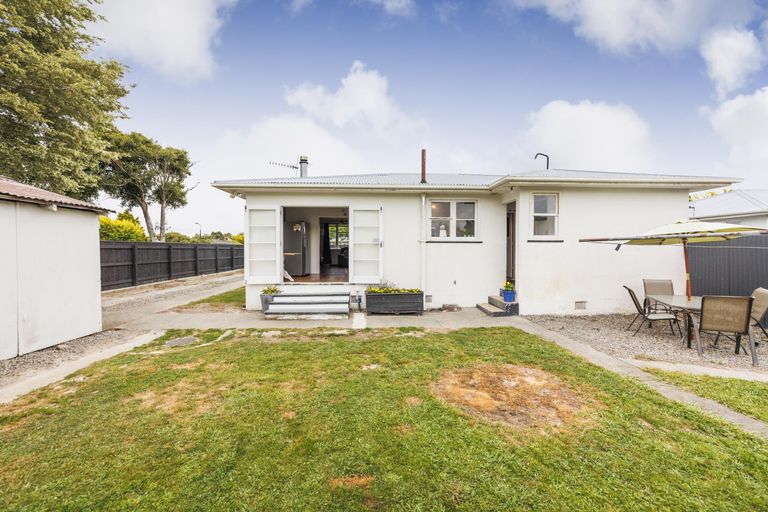 Photo of property in 17 Liverpool Street, Takaro, Palmerston North, 4412