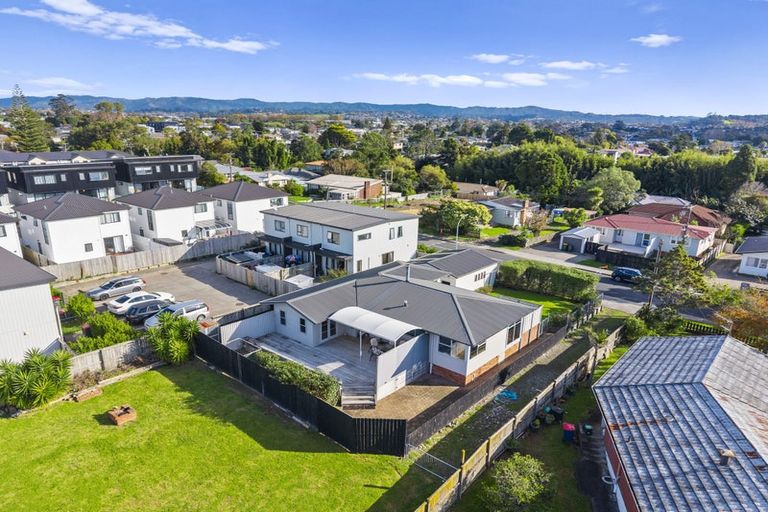 Photo of property in 25 Kingdale Road, Henderson, Auckland, 0610