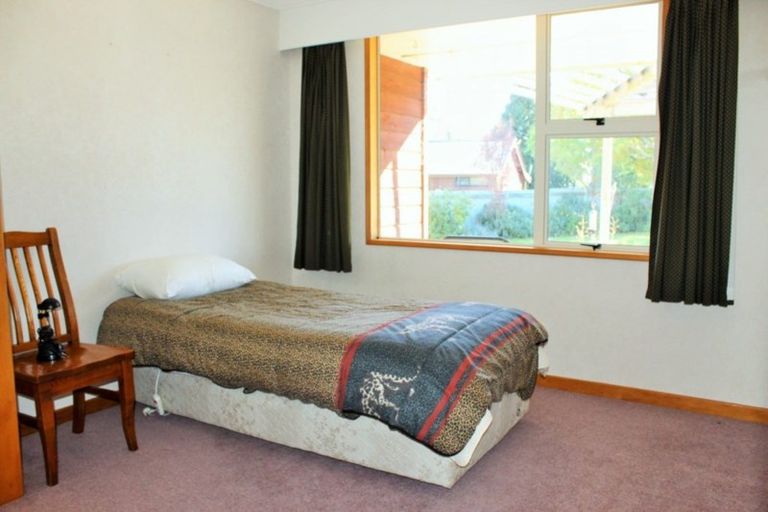 Photo of property in 6 Pop Andrew Drive, Te Anau, 9600