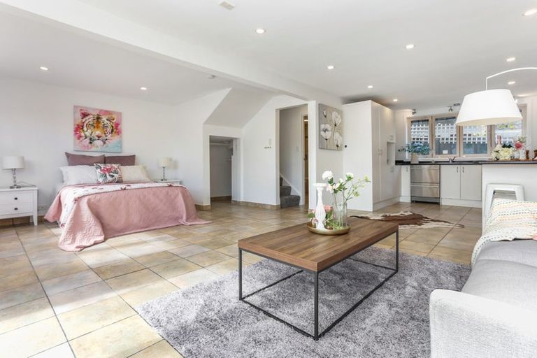 Photo of property in 2/4202a Great North Road, Glendene, Auckland, 0602