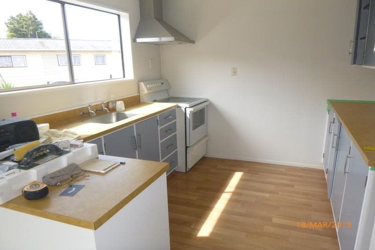 Photo of property in 8 St Catherine Crescent, West Harbour, Auckland, 0618