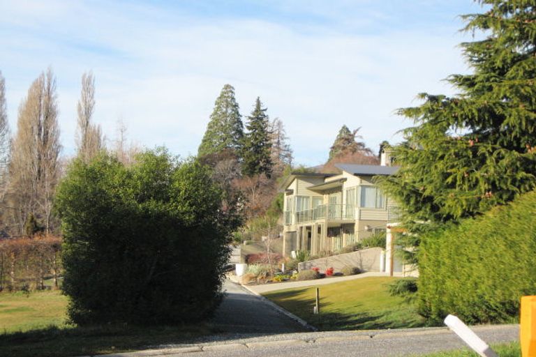 Photo of property in 22 Morrows Mead, Wanaka, 9305