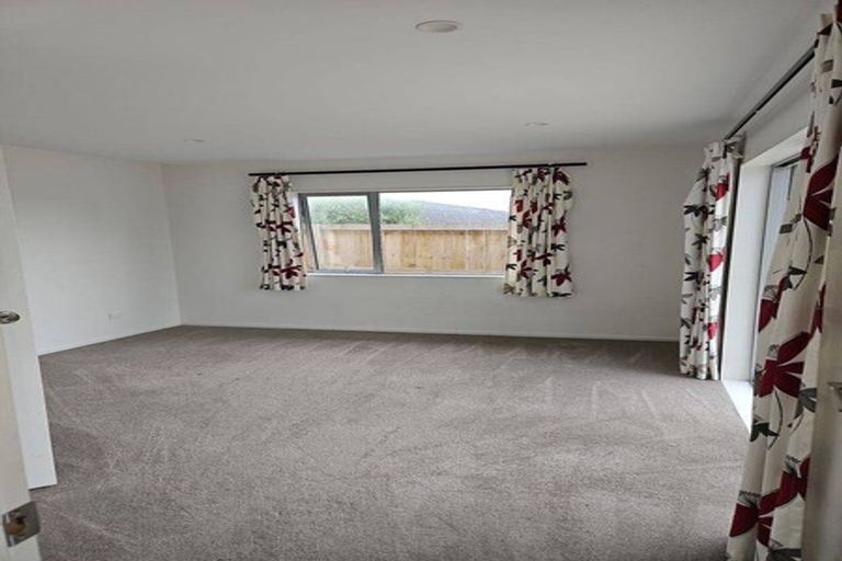 Photo of property in 10 Cliff Road, Papakura, 2110