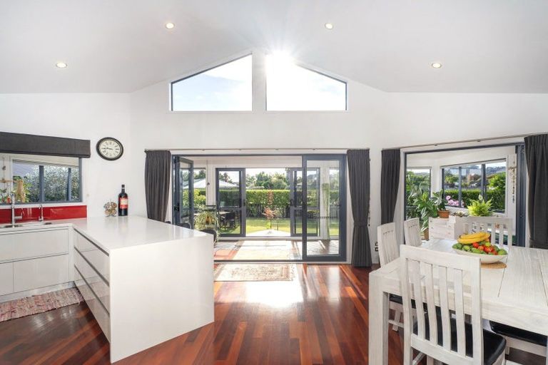 Photo of property in 18 Ringwood Place, Whitianga, 3510