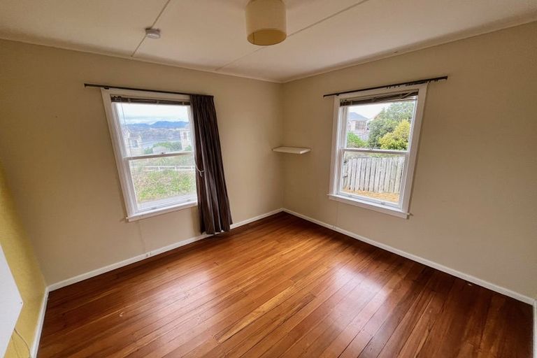 Photo of property in 6 Bowes Crescent, Strathmore Park, Wellington, 6022