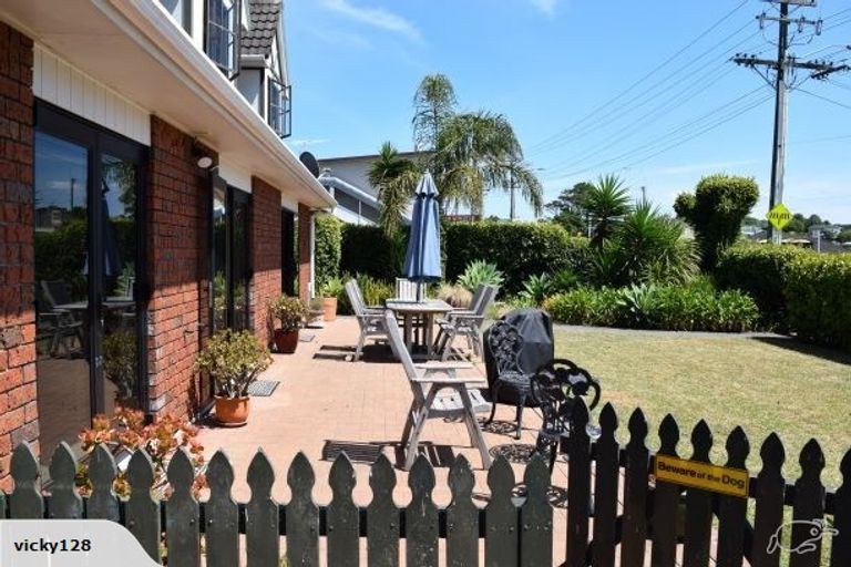 Photo of property in 1/48 East Coast Road, Milford, Auckland, 0620