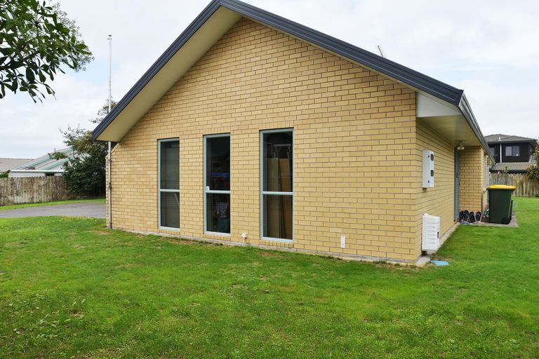 Photo of property in 8 Aristoy Close, Conifer Grove, Takanini, 2112