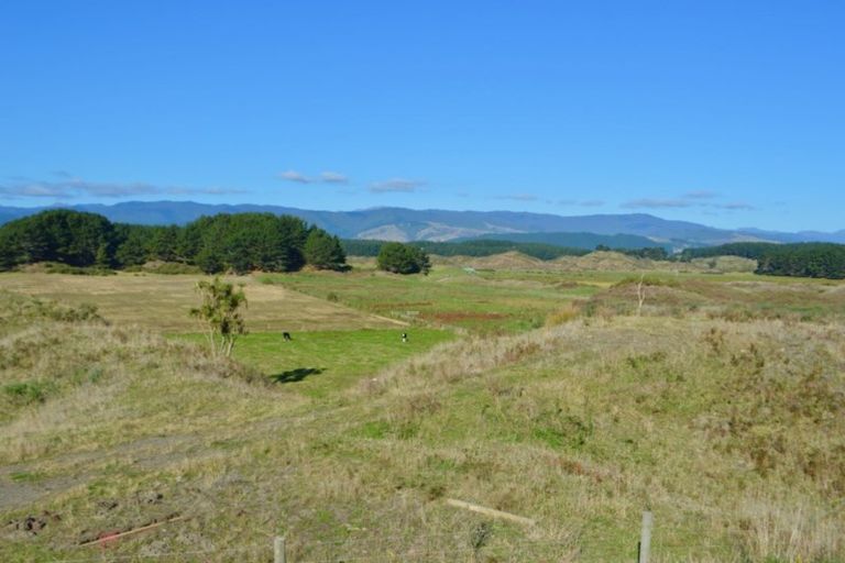 Photo of property in 38 Uxbridge Terrace, Waikawa Beach, Manakau, 5573