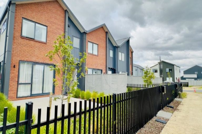 Photo of property in 6 Aquamarine Road, Rosehill, Papakura, 2113