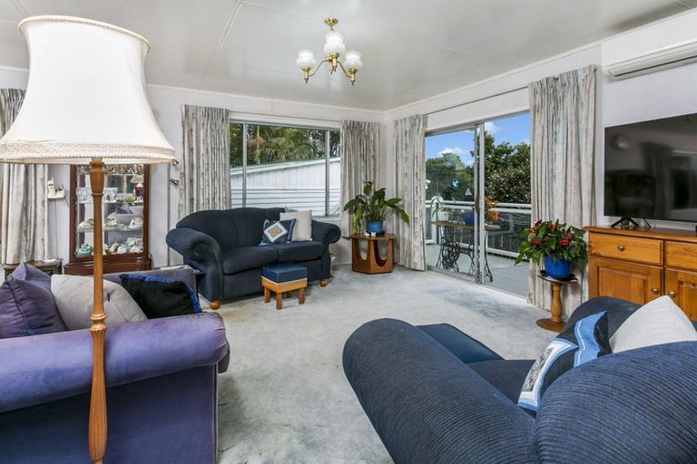 Photo of property in 13 Morriggia Place, Bayview, Auckland, 0629