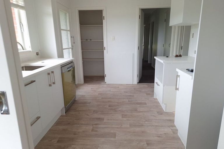 Photo of property in 2 Anne Road, Hillcrest, Auckland, 0627