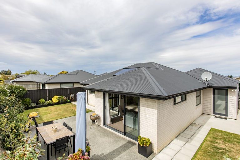 Photo of property in 17 Tutton (pvt) Mews, Rangiora, 7400
