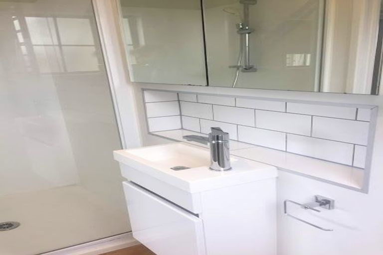 Photo of property in 8a Diosma Place, Botany Downs, Auckland, 2010