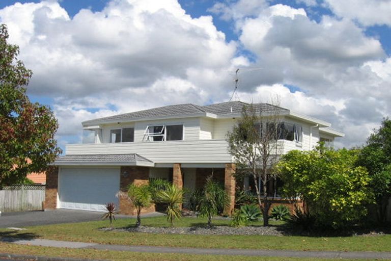 Photo of property in 31 Whiting Grove, West Harbour, Auckland, 0618