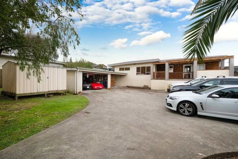 Photo of property in 64 View Road, Henderson, Auckland, 0612