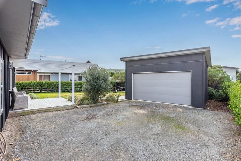 Photo of property in 6 Olliver Grove, Waikanae Beach, Waikanae, 5036